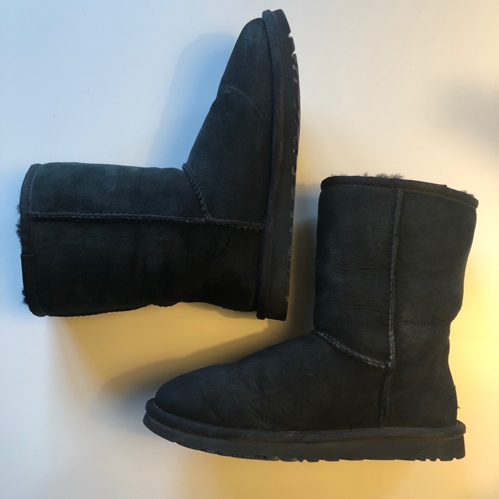 UGG Women’s Classic Short Boot